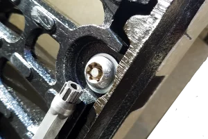 4-Bolt Slotted Grate