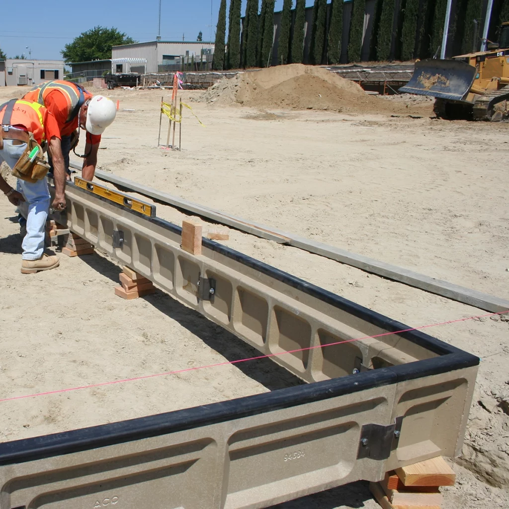 System 7100 Safety Curb